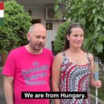 Bulgáriában készült, Tomi és Vera látszik, háttérben a magyar zászló, alul a felirat angol nyelven-We are from Hungary