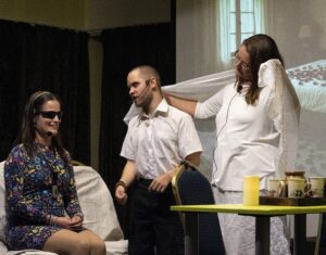 Csend, Ilona és Péter a színpadon
