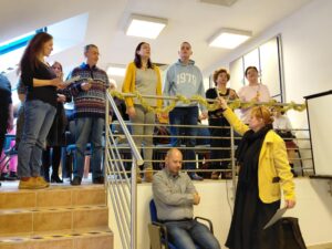 A klubkórus énekel