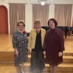 Sass Kortsák Edina Széchényi Lions Klub elnök, Királyhidi Dorottya és a műsorvezető